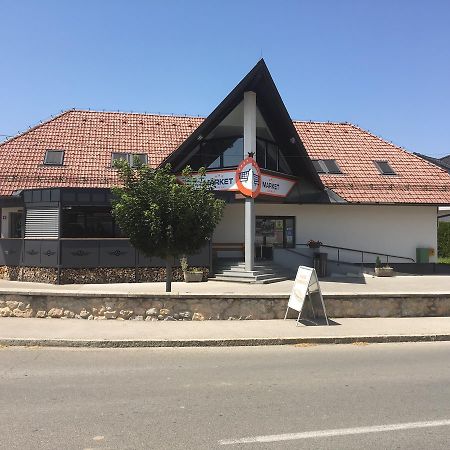Apartments Avio Zgornji Brnik Екстериор снимка