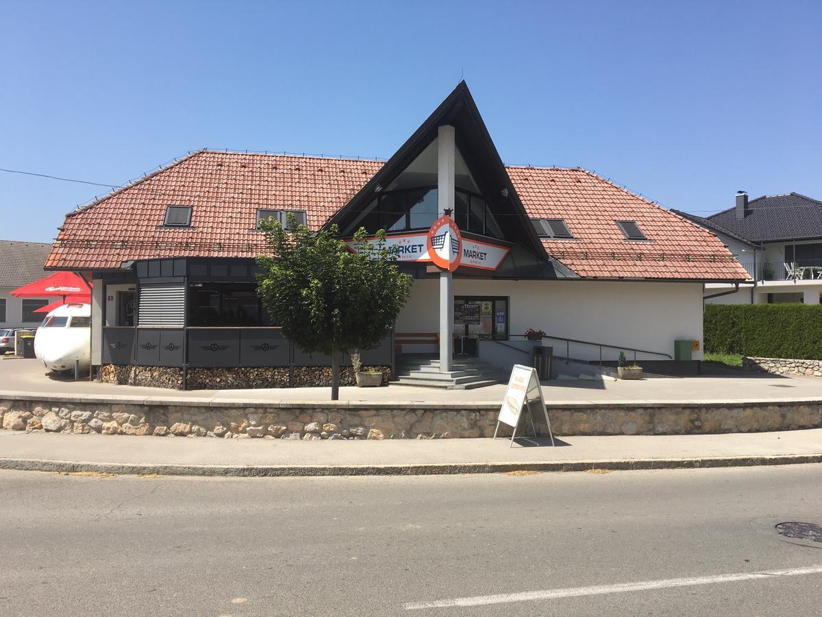 Apartments Avio Zgornji Brnik Екстериор снимка