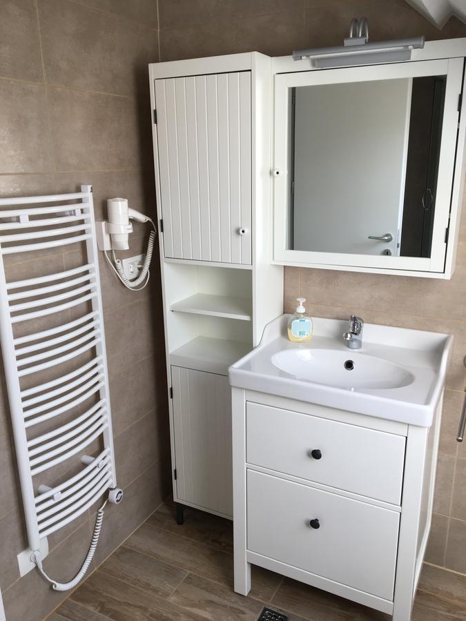 Apartments Avio Zgornji Brnik Екстериор снимка