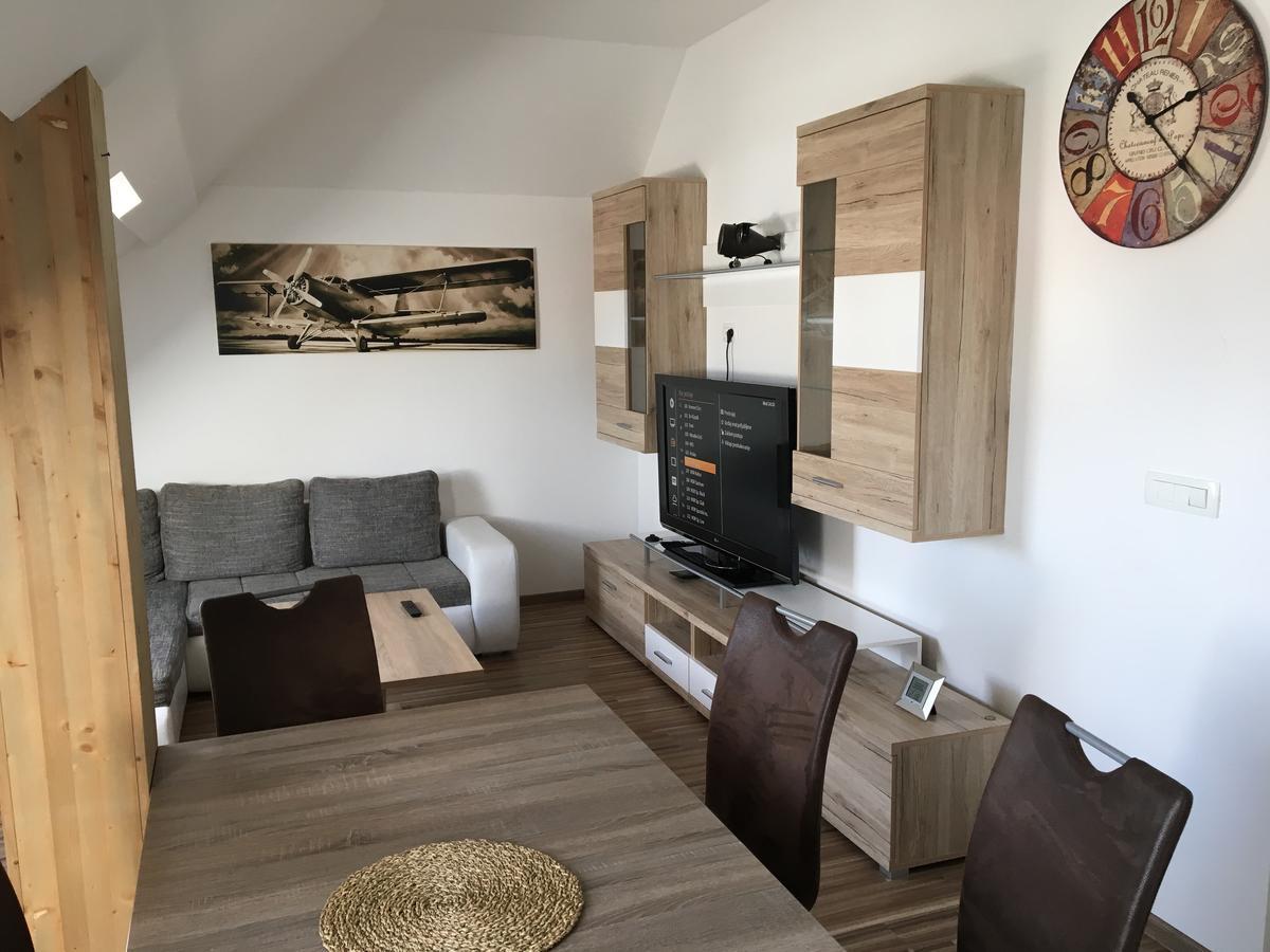 Apartments Avio Zgornji Brnik Екстериор снимка
